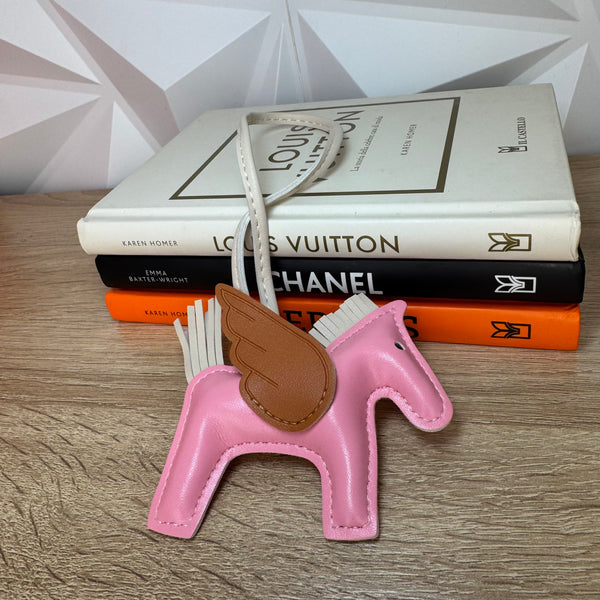 Charm Cavallino