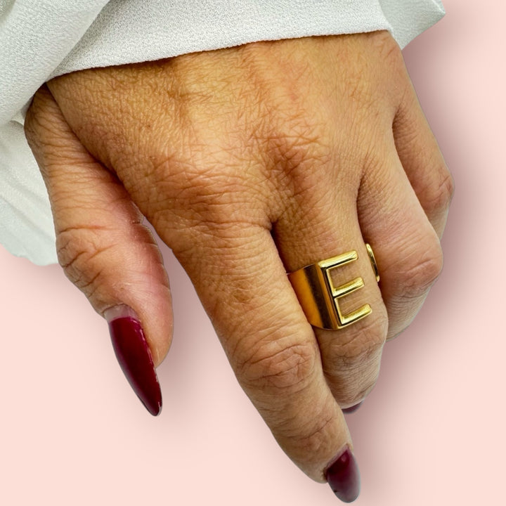 Anello Lettera "color oro"