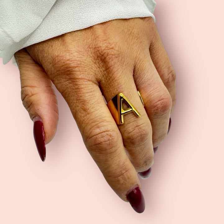Anello Lettera "color oro"